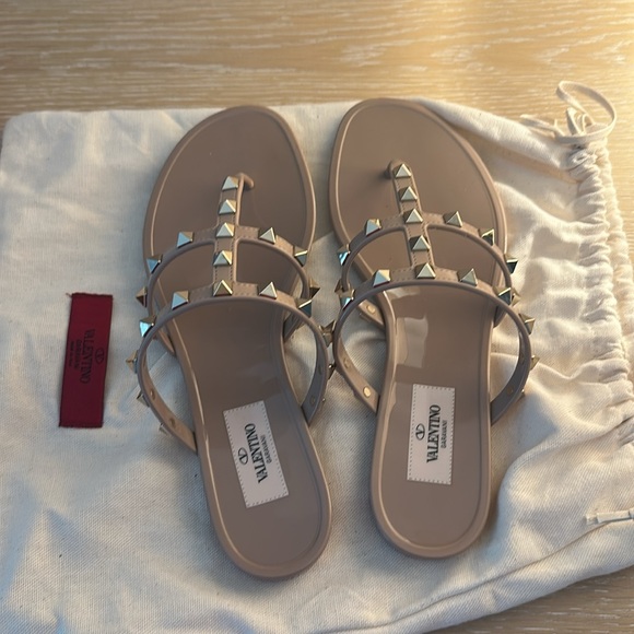 Valentino Garavani 5mm Rockstud Pvc Thong Sandal - Poudre - size 7B - Picture 10 of 12